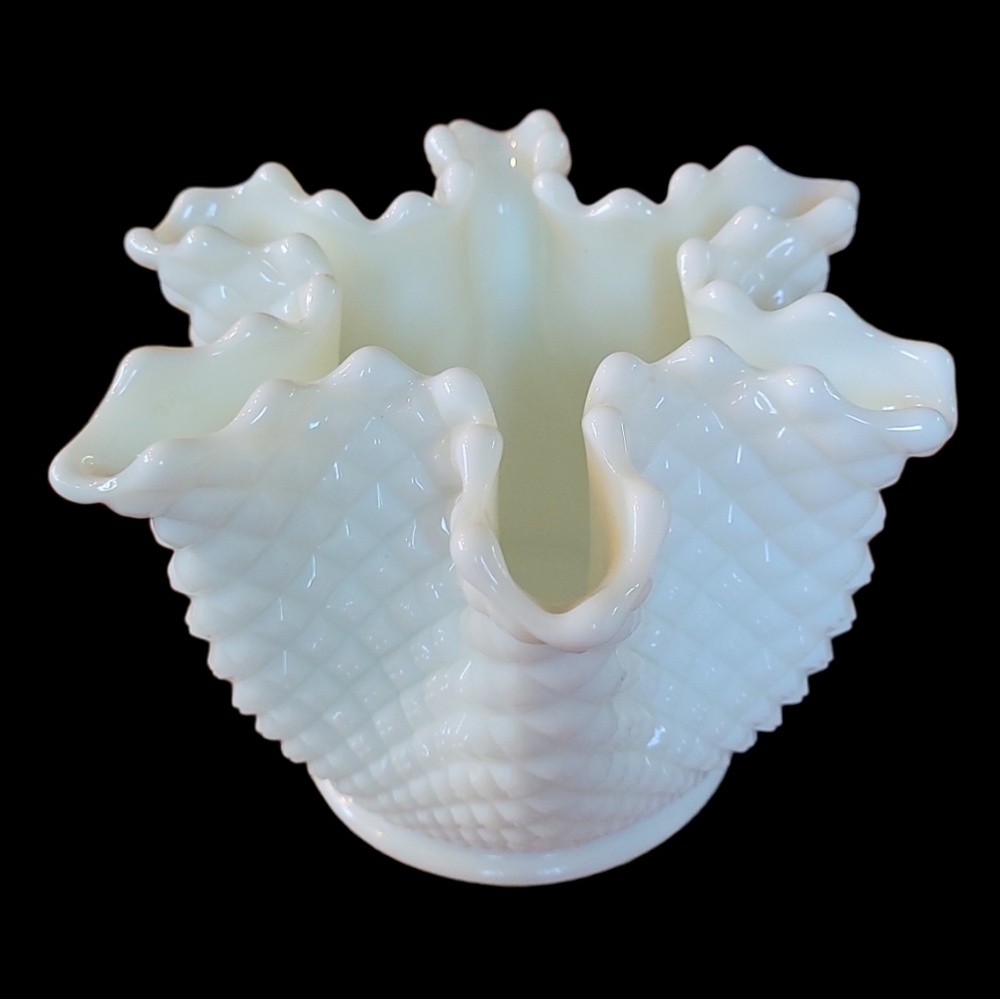 Vintage Ruffled Westmoreland Milk Glass Rose Diamond Hobnail Handkerchie…  1